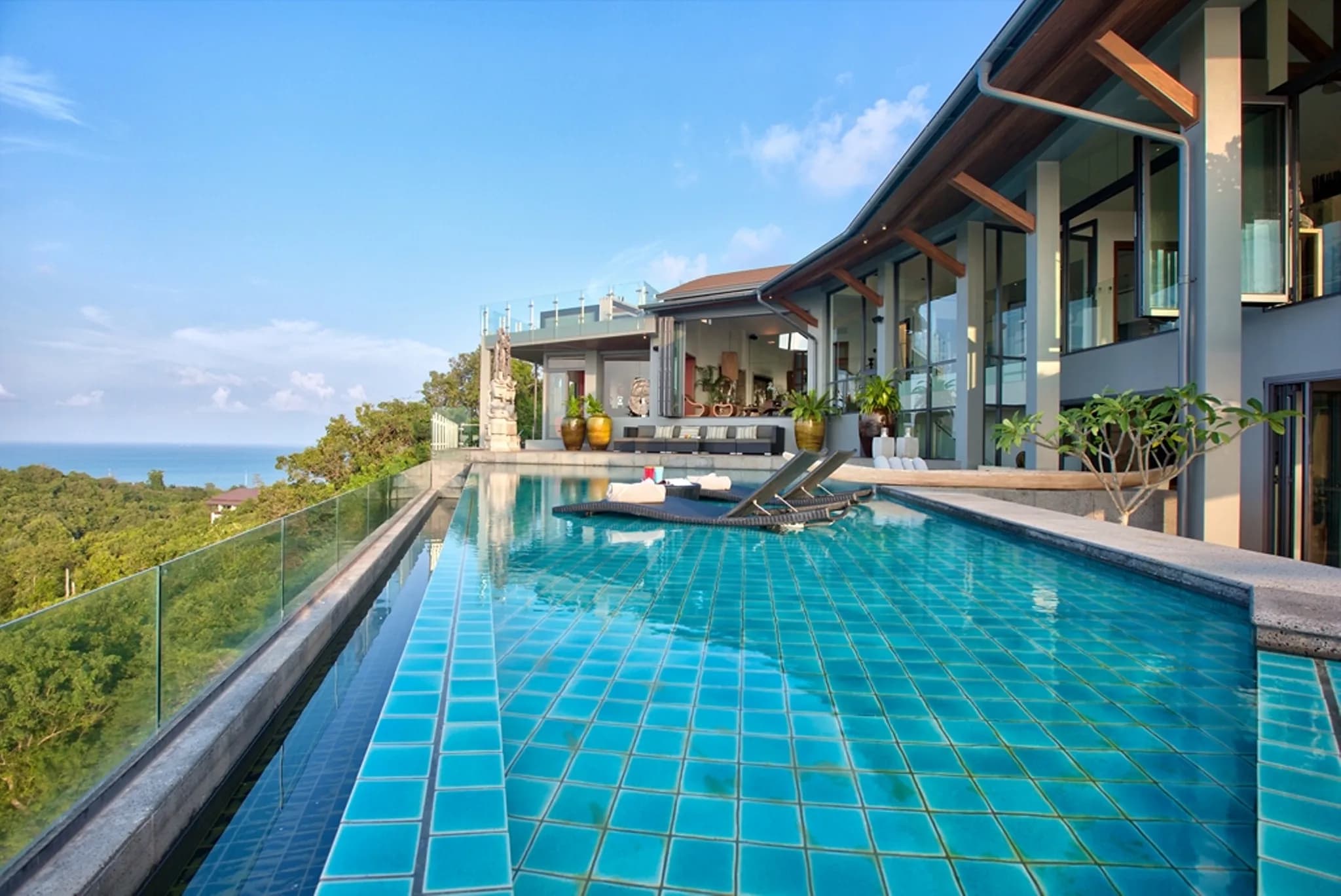 Villa Skyfall 2